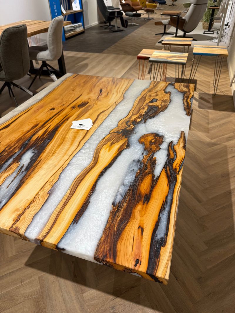 Dining Table (Pearl Resin)