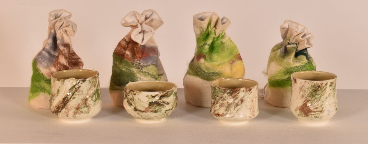 Porcelain tea bowls with case