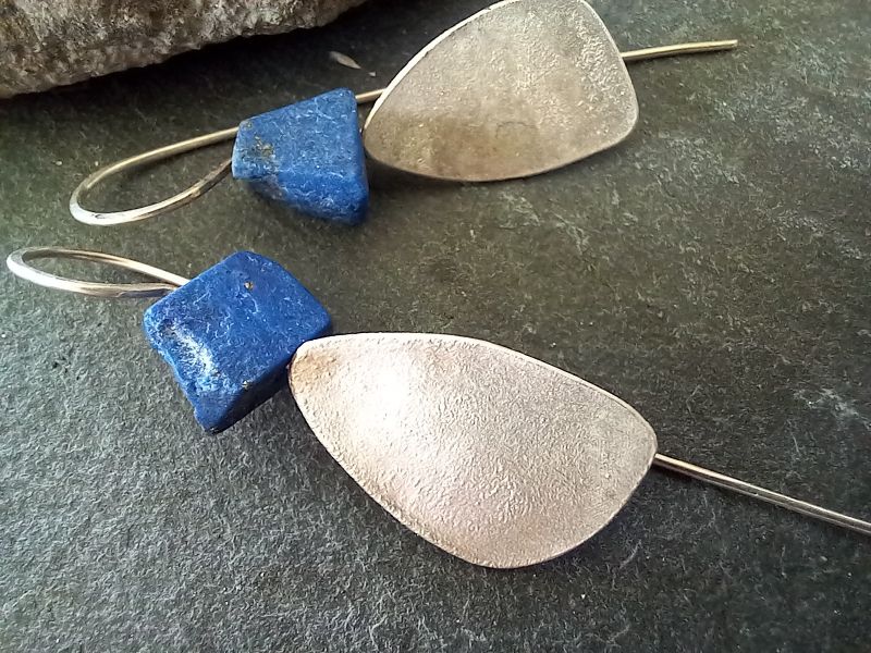 pebbles + lapis lazuli