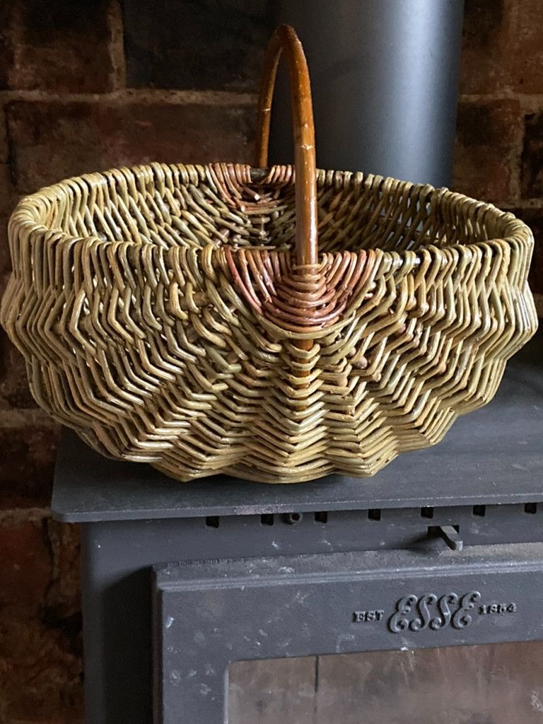 Small oval basket