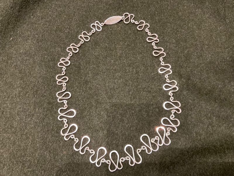Wriggly necklace