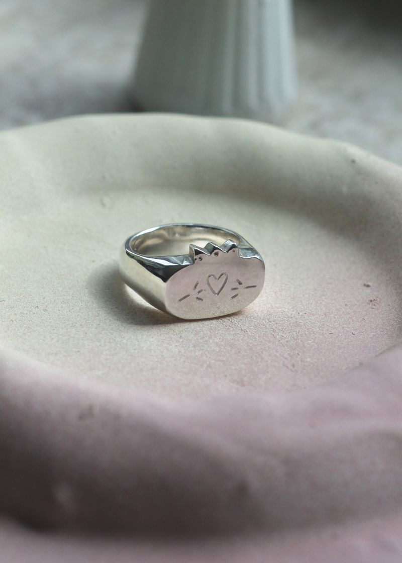 CLADDAGH SIGNET RING