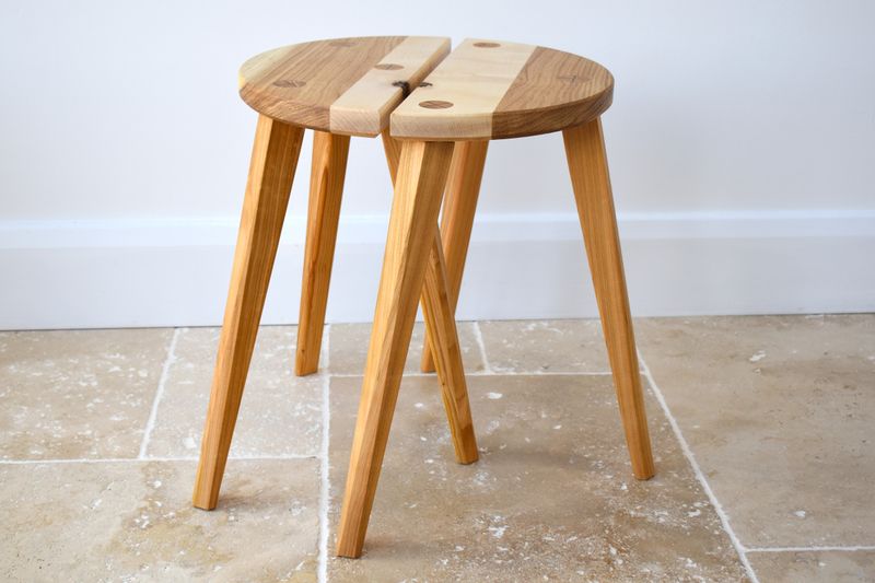 Dyad stools