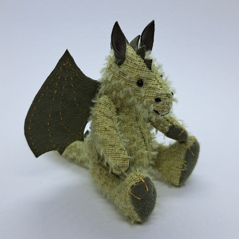 Idris, mohair dragon