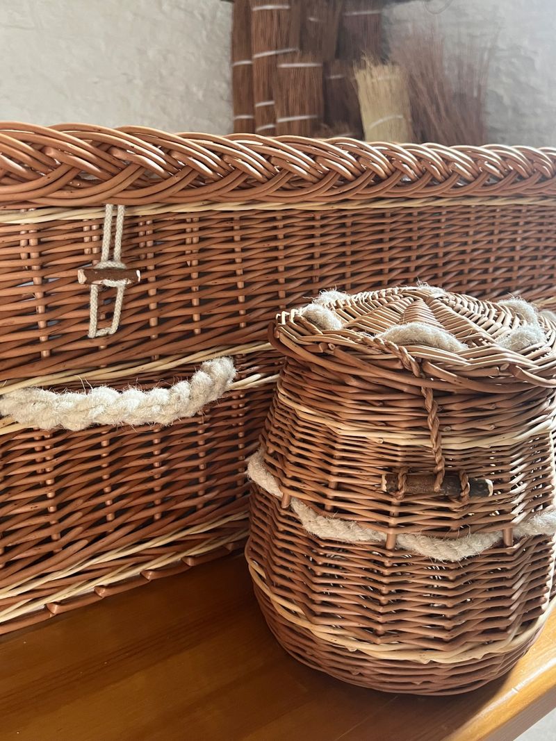 Willow coffin & Ashes urn