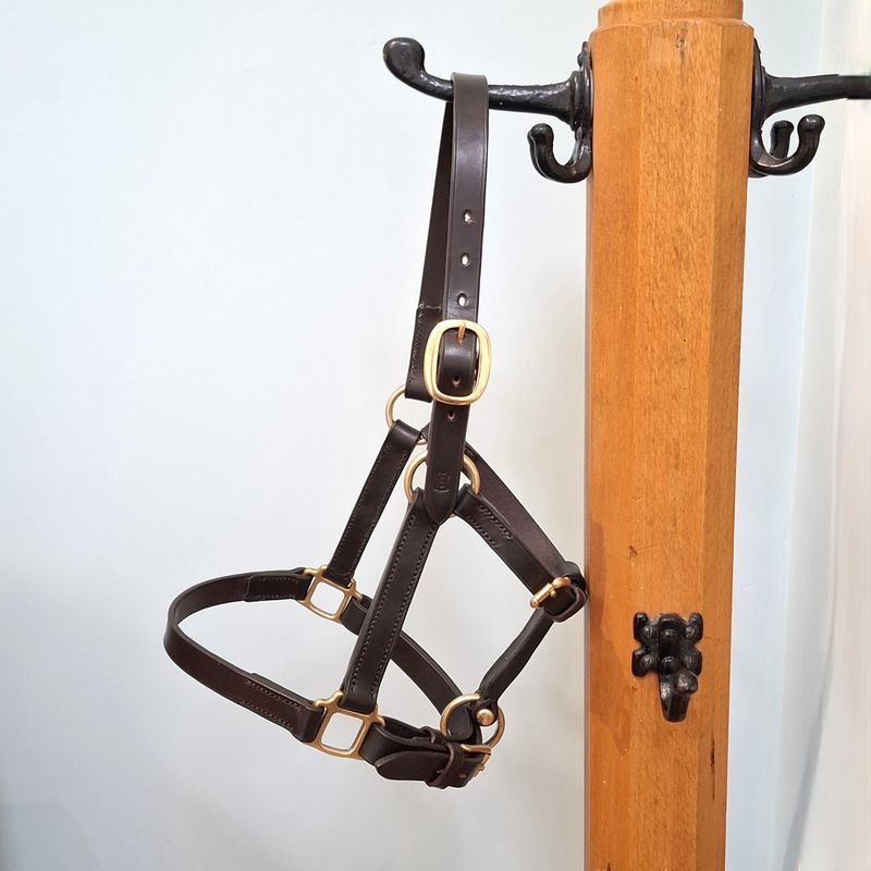 Adjustable leather headcollar
