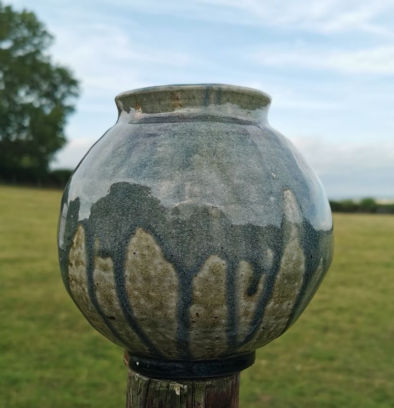 Moon jar